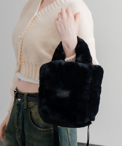 THE NORTH FACE(ザノースフェイス)の「日本未展開モデル THE NORTH FACE ザ・ノースフェイス WHITE LABEL ホワイトレーベル PLUMPY TOTE BAG MINI FUR/2WAYミニバッグ(ショルダーバッグ・レディース・ホワイト/ブラック・FREE)」の14枚目の写真