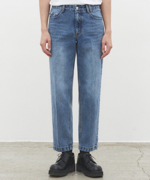 DECET(デケト)の「Dawn Cropped Tapered Jeans DCPT001Blue(デニムパンツ・レディース・その他・26/28/32/30)」の2枚目の写真
