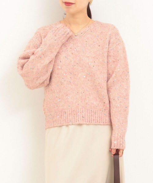 MICO COULIER（ミコクリエ）の「カラフルスパンコールVネックプルオーバー（ニット/セーター・レディース・グリーン系その他/ピンク系その他/グレー系その他・38）」の3枚目の写真
