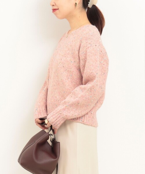 MICO COULIER（ミコクリエ）の「カラフルスパンコールVネックプルオーバー（ニット/セーター・レディース・グリーン系その他/ピンク系その他/グレー系その他・38）」の18枚目の写真