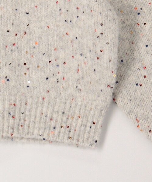 MICO COULIER（ミコクリエ）の「カラフルスパンコールVネックプルオーバー（ニット/セーター・レディース・グリーン系その他/ピンク系その他/グレー系その他・38）」の5枚目の写真