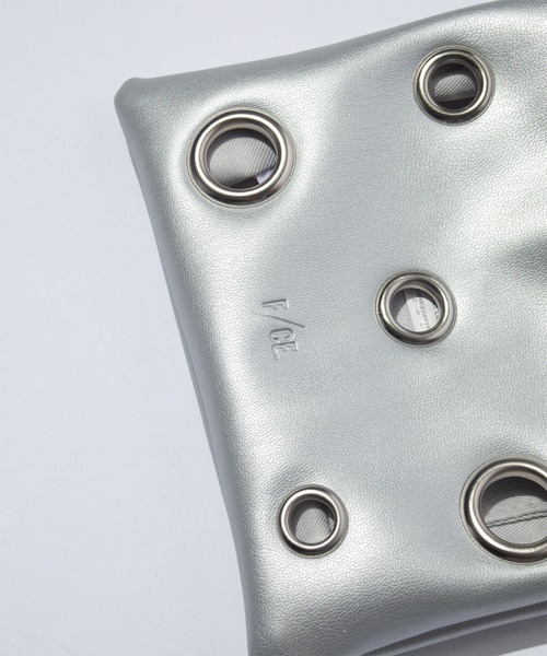 F/CE. （エフシーイー）の「F/CE. TECH LEATHER EYELET POCHETTE / エフシーイー テックレザー アイレット ポシェット（ショルダーバッグ・レディース・ベージュ/ブラック/シルバー・FREE）」の8枚目の写真