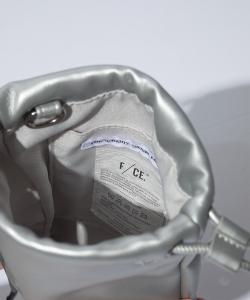 F/CE. （エフシーイー）の「F/CE. TECH LEATHER EYELET POCHETTE / エフシーイー テックレザー アイレット ポシェット（ショルダーバッグ・レディース・ベージュ/ブラック/シルバー・FREE）」の11枚目の写真