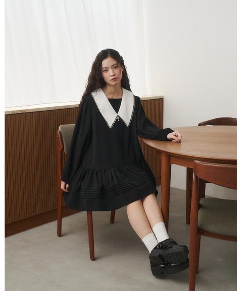 moi tytto（モイテュット）の「スカラップビックカラーワンピース（ワンピース・レディース・グレー/ブラウン/ブラック・FREE/SMALL）」の5枚目の写真