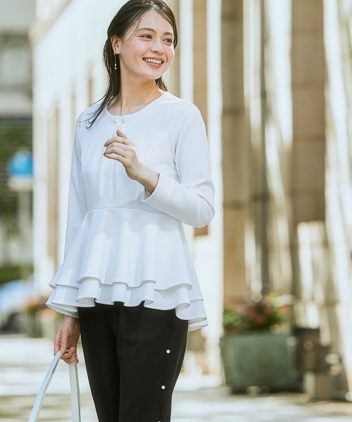 nissen（ニッセン）の「【入学式・卒業式】カットジョーゼットペプラムブラウス+パール調ボタンデザインテーパードパンツセットアップ＜大きいサイズ有＞（スーツセット・レディース・ブラック/ホワイト系その他/ネイビー・3L/LL/L/M/S）」の11枚目の写真