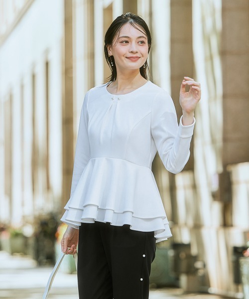 nissen（ニッセン）の「【入学式・卒業式】カットジョーゼットペプラムブラウス+パール調ボタンデザインテーパードパンツセットアップ＜大きいサイズ有＞（スーツセット・レディース・ブラック/ホワイト系その他/ネイビー・3L/LL/L/M/S）」の12枚目の写真