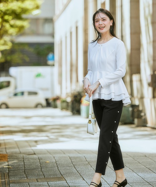 nissen（ニッセン）の「【入学式・卒業式】カットジョーゼットペプラムブラウス+パール調ボタンデザインテーパードパンツセットアップ＜大きいサイズ有＞（スーツセット・レディース・ブラック/ホワイト系その他/ネイビー・3L/LL/L/M/S）」の17枚目の写真