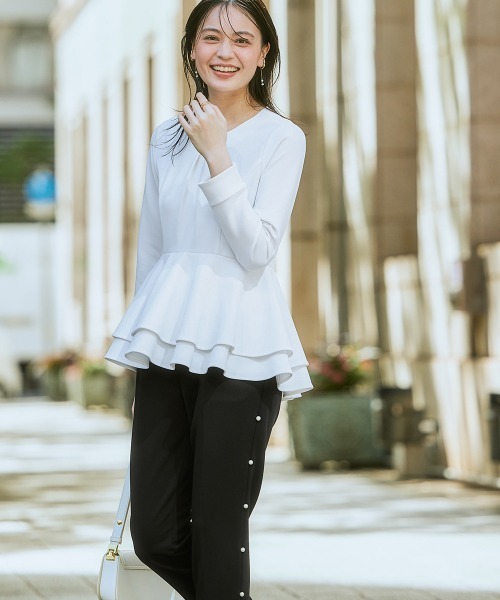 nissen（ニッセン）の「【入学式・卒業式】カットジョーゼットペプラムブラウス+パール調ボタンデザインテーパードパンツセットアップ＜大きいサイズ有＞（スーツセット・レディース・ブラック/ホワイト系その他/ネイビー・3L/LL/L/M/S）」の18枚目の写真