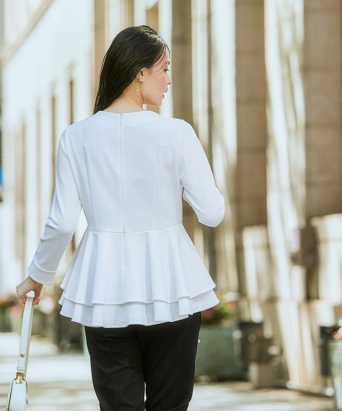 nissen（ニッセン）の「【入学式・卒業式】カットジョーゼットペプラムブラウス+パール調ボタンデザインテーパードパンツセットアップ＜大きいサイズ有＞（スーツセット・レディース・ブラック/ホワイト系その他/ネイビー・3L/LL/L/M/S）」の22枚目の写真