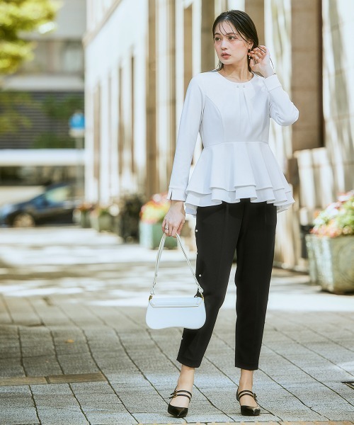 nissen（ニッセン）の「【入学式・卒業式】カットジョーゼットペプラムブラウス+パール調ボタンデザインテーパードパンツセットアップ＜大きいサイズ有＞（スーツセット・レディース・ブラック/ホワイト系その他/ネイビー・3L/LL/L/M/S）」の20枚目の写真