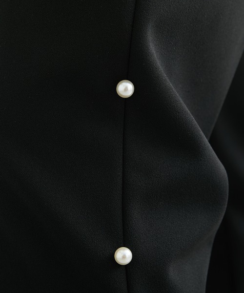 nissen（ニッセン）の「【入学式・卒業式】カットジョーゼットペプラムブラウス+パール調ボタンデザインテーパードパンツセットアップ＜大きいサイズ有＞（スーツセット・レディース・ブラック/ホワイト系その他/ネイビー・3L/LL/L/M/S）」の5枚目の写真
