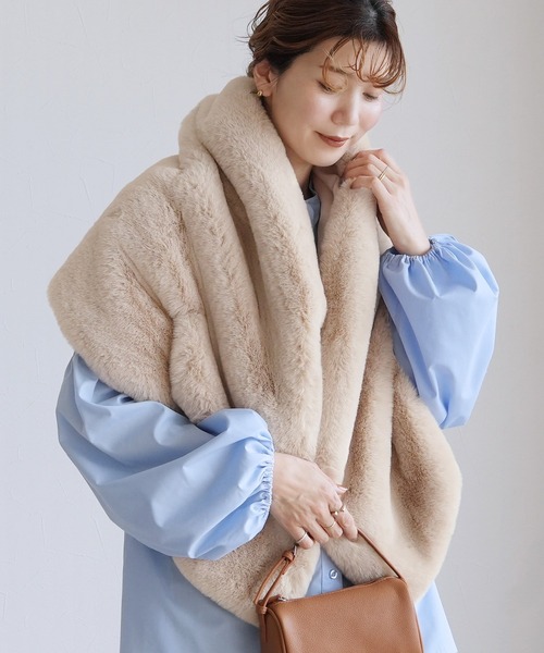 reca（レカ）の「ファーケープ（ストール/ショール・レディース・グレー/ベージュ・ONE SIZE）」の4枚目の写真