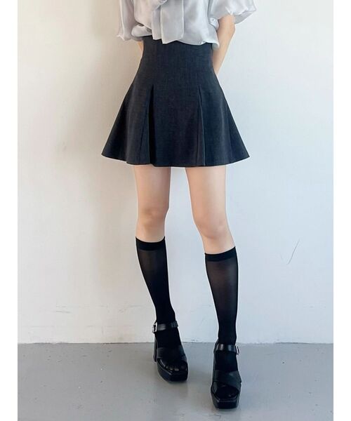 MERCURYDUO(マーキュリーデュオ)の「【セットアップ着用可】バックZIPミニスカパン(スカート・レディース・アイボリー/チャコールグレー/ブルー/ベージュ・SMALL/MEDIUM)」の6枚目の写真