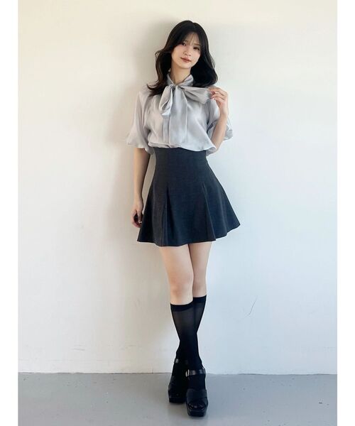MERCURYDUO(マーキュリーデュオ)の「【セットアップ着用可】バックZIPミニスカパン(スカート・レディース・アイボリー/チャコールグレー/ブルー/ベージュ・SMALL/MEDIUM)」の10枚目の写真
