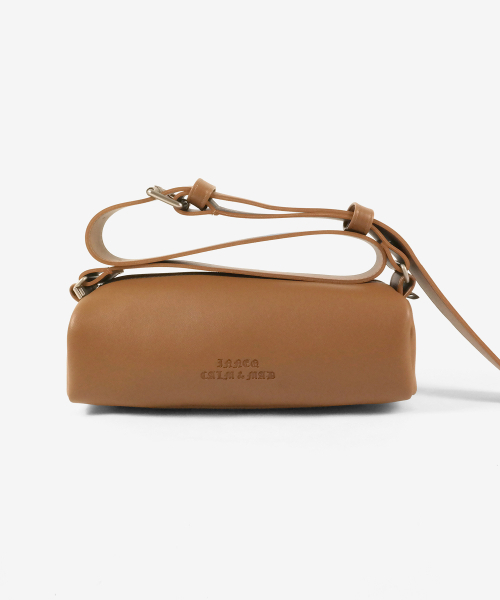 INNEQ（イネク）の「Chunky Buckle Air Bag Letter-Camel（ショルダーバッグ・レディース・その他・FREE）」の4枚目の写真