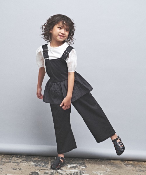maarook（マルーク）の「カルゼストレッチペプラムサロペットパンツ（サロペット/オーバーオール・キッズ・ブラック/ホワイト・160cm/150cm/140cm）」の2枚目の写真