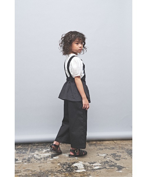 maarook（マルーク）の「カルゼストレッチペプラムサロペットパンツ（サロペット/オーバーオール・キッズ・ブラック/ホワイト・160cm/150cm/140cm）」の11枚目の写真