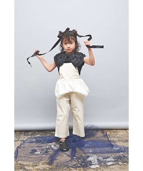 maarook（マルーク）の「カルゼストレッチペプラムサロペットパンツ（サロペット/オーバーオール・キッズ・ブラック/ホワイト・160cm/150cm/140cm）」の19枚目の写真
