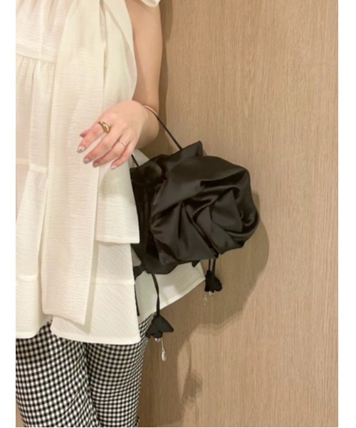 LILY BROWN（リリーブラウン）の「[L.B CANDY STOCK]3Dフラワーバッグ（ハンドバッグ・レディース・ブラック/ホワイト/ピンク・F）」の2枚目の写真