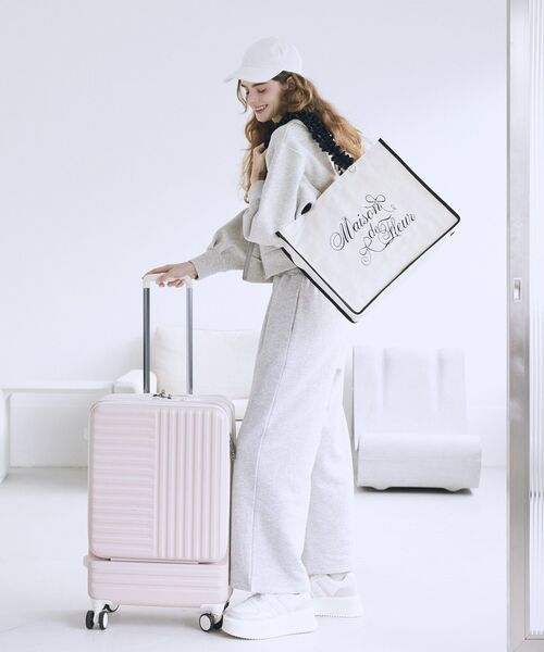 Maison de FLEUR（メゾンドフルール）の「ロゴ刺繍フリルハンドル帆布キャリーオンバッグ（トートバッグ・レディース・ピンク/ブラック・FREE）」の2枚目の写真
