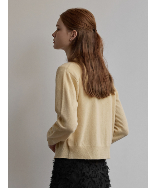 BEMUSE MANSION（ビミューズマンション）の「Camelia knit cardigan - Butter cream（ニット/セーター・レディース・その他・FREE）」の3枚目の写真