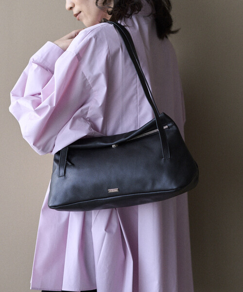 Firsthand(ファーストハンド)の「Firsthand/ファーストハンド レザーフラップ ショルダーバッグ / 牛革 / 撥水レザー(ショルダーバッグ・レディース・ベージュ/ブラック・ONE SIZE)」の7枚目の写真