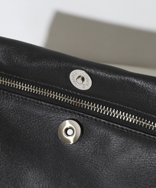 Firsthand(ファーストハンド)の「Firsthand/ファーストハンド レザーフラップ ショルダーバッグ / 牛革 / 撥水レザー(ショルダーバッグ・レディース・ベージュ/ブラック・ONE SIZE)」の18枚目の写真