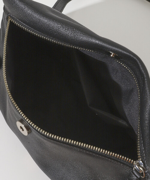 Firsthand(ファーストハンド)の「Firsthand/ファーストハンド レザーフラップ ショルダーバッグ / 牛革 / 撥水レザー(ショルダーバッグ・レディース・ベージュ/ブラック・ONE SIZE)」の21枚目の写真