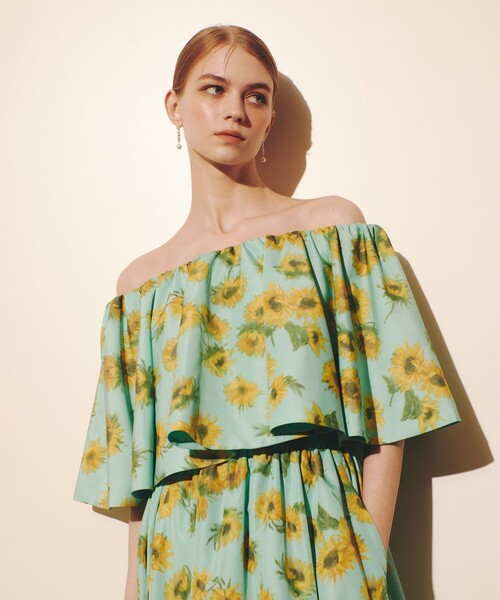 LOULOU WILLOUGHBY(ルルウィルビー)の「WEB 一部店舗限定 サンフラワープリントブラウス(シャツ/ブラウス・レディース・ブラック系その他/グリーン系その他・2)」の3枚目の写真