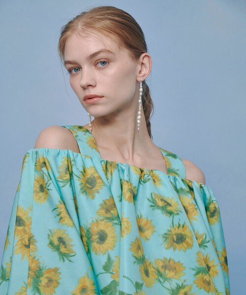 LOULOU WILLOUGHBY(ルルウィルビー)の「WEB 一部店舗限定【LOULOU WILLOUGHBY】サンフラワープリントブラウス(シャツ/ブラウス・レディース・ブラック系その他/グリーン系その他・2)」の4枚目の写真