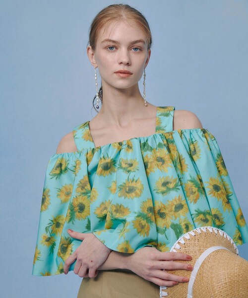 LOULOU WILLOUGHBY(ルルウィルビー)の「WEB 一部店舗限定【LOULOU WILLOUGHBY】サンフラワープリントブラウス(シャツ/ブラウス・レディース・ブラック系その他/グリーン系その他・2)」の5枚目の写真