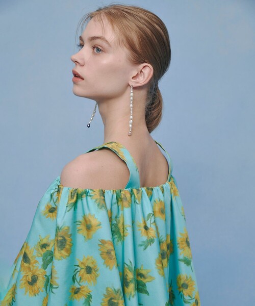 LOULOU WILLOUGHBY(ルルウィルビー)の「WEB 一部店舗限定【LOULOU WILLOUGHBY】サンフラワープリントブラウス(シャツ/ブラウス・レディース・ブラック系その他/グリーン系その他・2)」の6枚目の写真