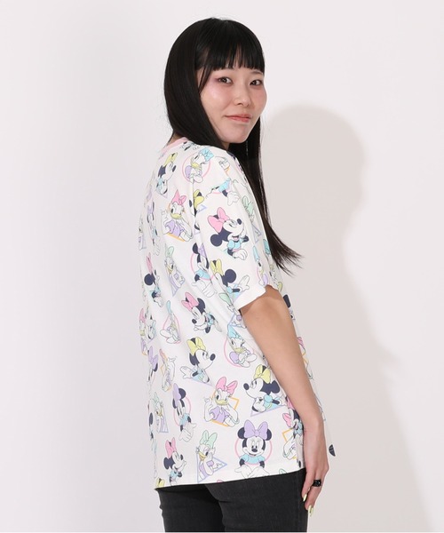 Disney(ディズニー)の「親子お揃い ディズニー WEB限定 パステル総柄Tシャツ 1332A(Tシャツ/カットソー・レディース・その他9/ブラック×レッド・ユニセックスS/ユニセックスM/ユニセックスL/ユニセックスXL)」の10枚目の写真