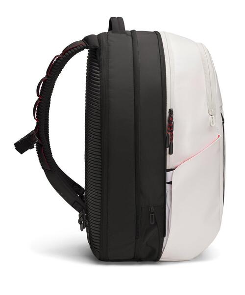 UNDER ARMOUR(アンダーアーマー)の「UAノーウェイ バックパック(トレーニング/メンズ/レディース)(バックパック/リュック・レディース・ホワイト・ONESIZE)」の8枚目の写真