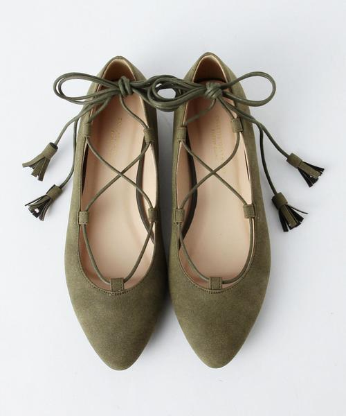 green label relaxing（グリーンレーベルリラクシング）の「KC グラディエーターフラットパンプス◆（パンプス・レディース・ブラック/ライトグレー/ブラウン/オリーブ/ホワイト/シルバー・L(24.5)/S(22.5)/M(23.5)）」の5枚目の写真