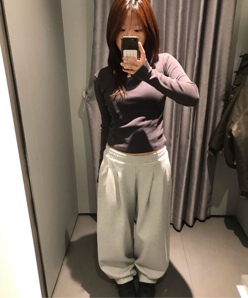 MUSINSA STANDARD WOMAN（ムシンサスタンダードウーマン）の「ウィメンズピグメントリブスリムスコップネック長袖Tシャツ[チャコールグレー]（Tシャツ/カットソー・レディース・その他・X-SMALL/SMALL/MEDIUM/LARGE）」の8枚目の写真