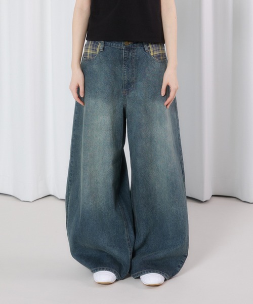 FCMM（エフシーエムエム）の「【日本限定】CURVE DENIM PANTS / カーブデニムパンツ（デニムパンツ・レディース・ブラック/インディゴブルー・SMALL/MEDIUM）」の2枚目の写真