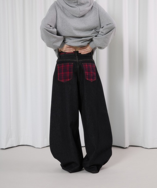 FCMM（エフシーエムエム）の「【日本限定】CURVE DENIM PANTS / カーブデニムパンツ（デニムパンツ・レディース・ブラック/インディゴブルー・SMALL/MEDIUM）」の3枚目の写真