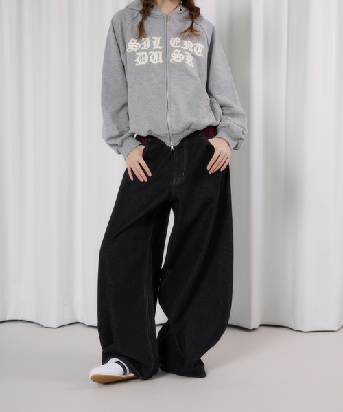 FCMM（エフシーエムエム）の「【日本限定】CURVE DENIM PANTS / カーブデニムパンツ（デニムパンツ・レディース・ブラック/インディゴブルー・SMALL/MEDIUM）」の4枚目の写真