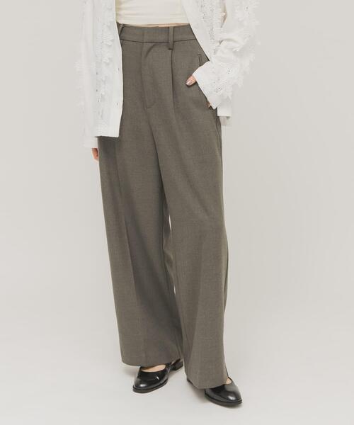 KBF(ケイビーエフ)の「ワンタックミニマルパンツ(その他パンツ・レディース・グレー系その他/チャコールグレー・36/38)」の1枚目の写真