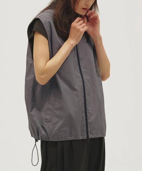 TODAYFUL（トゥデイフル）の「TODAYFUL　Standcollar Zip Vest スタンドカラージップベスト/12610109（ベスト・レディース・ブラック/ライトグレー・ONE SIZE）」の2枚目の写真
