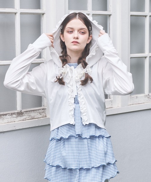 Lovilyn(ラヴィリン)の「UVカットフリルパーカー(パーカー・レディース・ブラック/ホワイト/ホワイト系その他・FREE)」の2枚目の写真