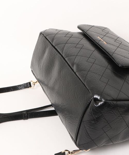 CHARLES & KEITH（チャールズ & キース）の「Duo ドゥオ キルティング ドローストリング ツーウェイバックパック（トートバッグ・レディース・クリーム/ブラック・L）」の9枚目の写真