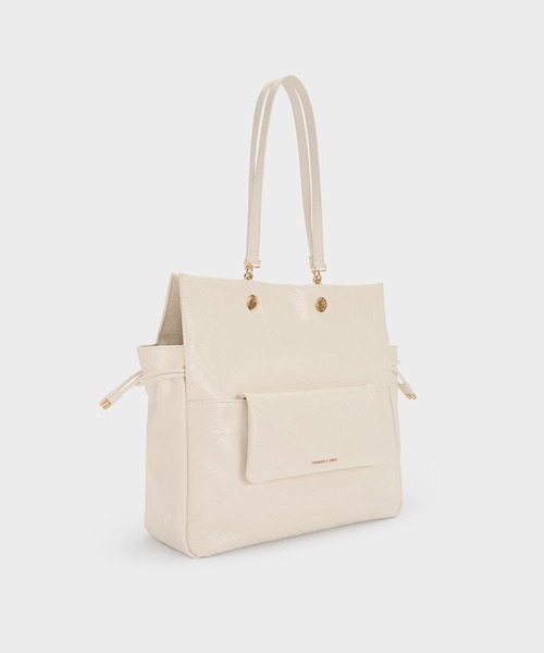 CHARLES & KEITH（チャールズ & キース）の「Duo ドゥオ キルティング ドローストリング ツーウェイバックパック（トートバッグ・レディース・クリーム/ブラック・L）」の4枚目の写真