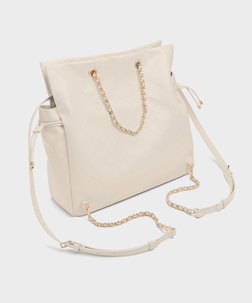 CHARLES & KEITH（チャールズ & キース）の「Duo ドゥオ キルティング ドローストリング ツーウェイバックパック（トートバッグ・レディース・クリーム/ブラック・L）」の5枚目の写真