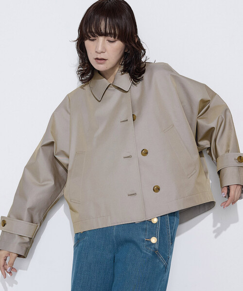 COMME CA Wardrobe（コムサワードローブ）の「綿ポリエステルギャバ ショートトレンチコート（ブルゾン・レディース・カーキ/ネイビー・FREE）」の2枚目の写真