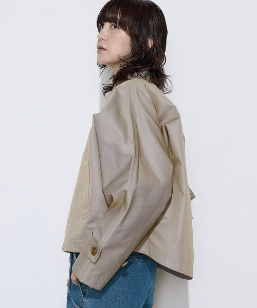 COMME CA Wardrobe（コムサワードローブ）の「綿ポリエステルギャバ ショートトレンチコート（ブルゾン・レディース・カーキ/ネイビー・FREE）」の12枚目の写真