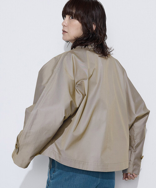 COMME CA Wardrobe（コムサワードローブ）の「綿ポリエステルギャバ ショートトレンチコート（ブルゾン・レディース・カーキ/ネイビー・FREE）」の13枚目の写真