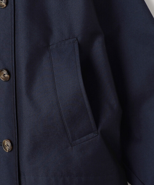 COMME CA Wardrobe（コムサワードローブ）の「綿ポリエステルギャバ ショートトレンチコート（ブルゾン・レディース・カーキ/ネイビー・FREE）」の7枚目の写真