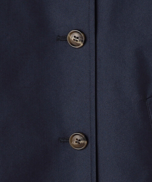 COMME CA Wardrobe（コムサワードローブ）の「綿ポリエステルギャバ ショートトレンチコート（ブルゾン・レディース・カーキ/ネイビー・FREE）」の10枚目の写真